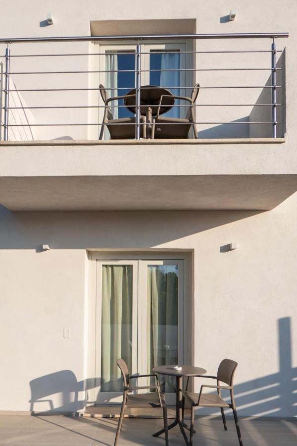 Villa Est San Teodoro  Exterior foto